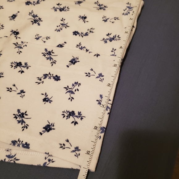 Hollister Size M White Floral Cropped Tie-Up Halter Top - Picture 5 of 6